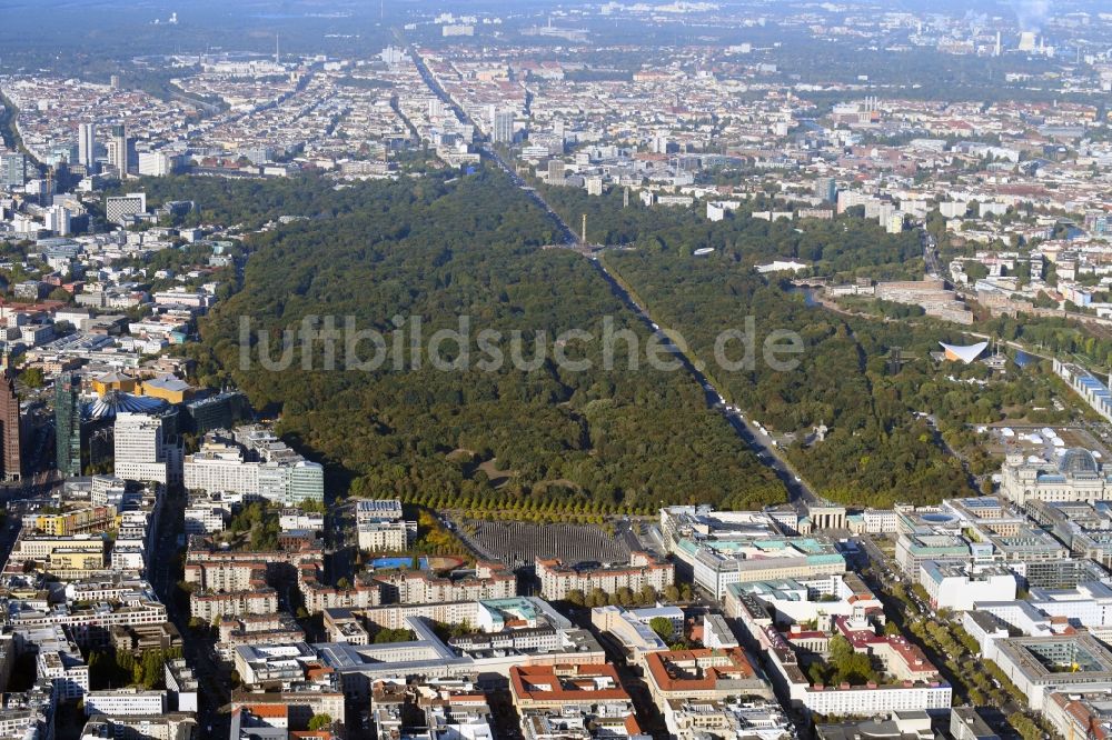 Berlin von oben - Parkanlage entlang der Straße des 17. Juni im Ortsteil Tiergarten in Berlin, Deutschland