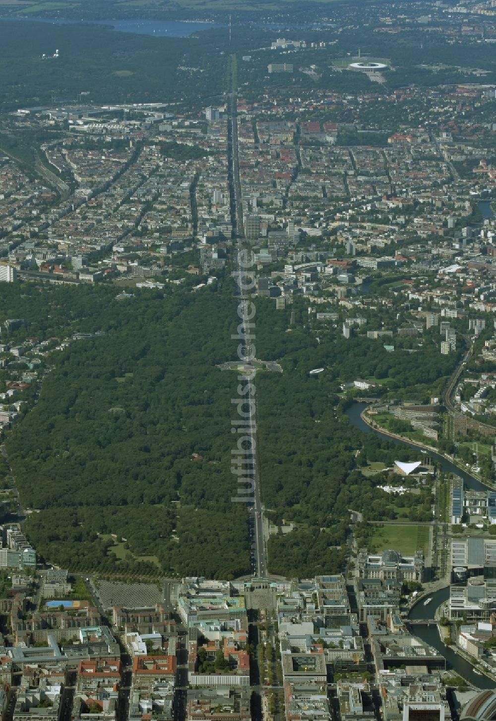 Luftbild Berlin - Parkanlage entlang der Straße des 17.Juni im Tiergarten in Berlin