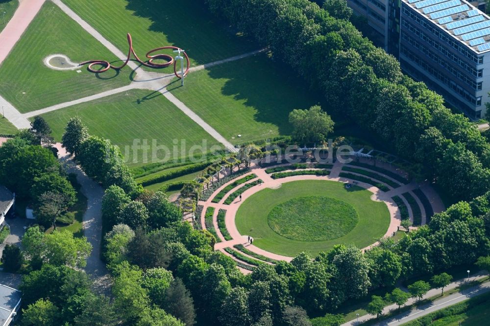 Freiburg im Breisgau von oben - Parkanlage des Eschholzpark in Freiburg im Breisgau im Bundesland Baden-Württemberg, Deutschland