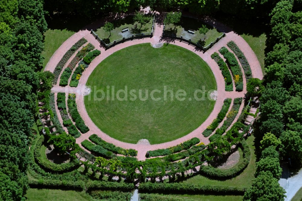 Luftbild Freiburg im Breisgau - Parkanlage des Eschholzpark in Freiburg im Breisgau im Bundesland Baden-Württemberg, Deutschland