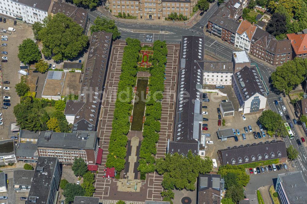 Oberhausen von oben - Parkanlage am Friedensplatz in Oberhausen im Bundesland Nordrhein-Westfalen, Deutschland