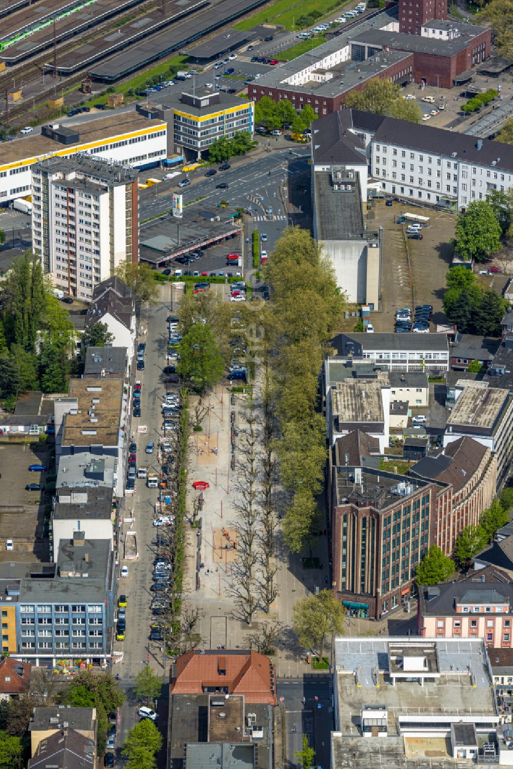 Oberhausen aus der Vogelperspektive: Parkanlage am Friedensplatz in Oberhausen im Bundesland Nordrhein-Westfalen, Deutschland