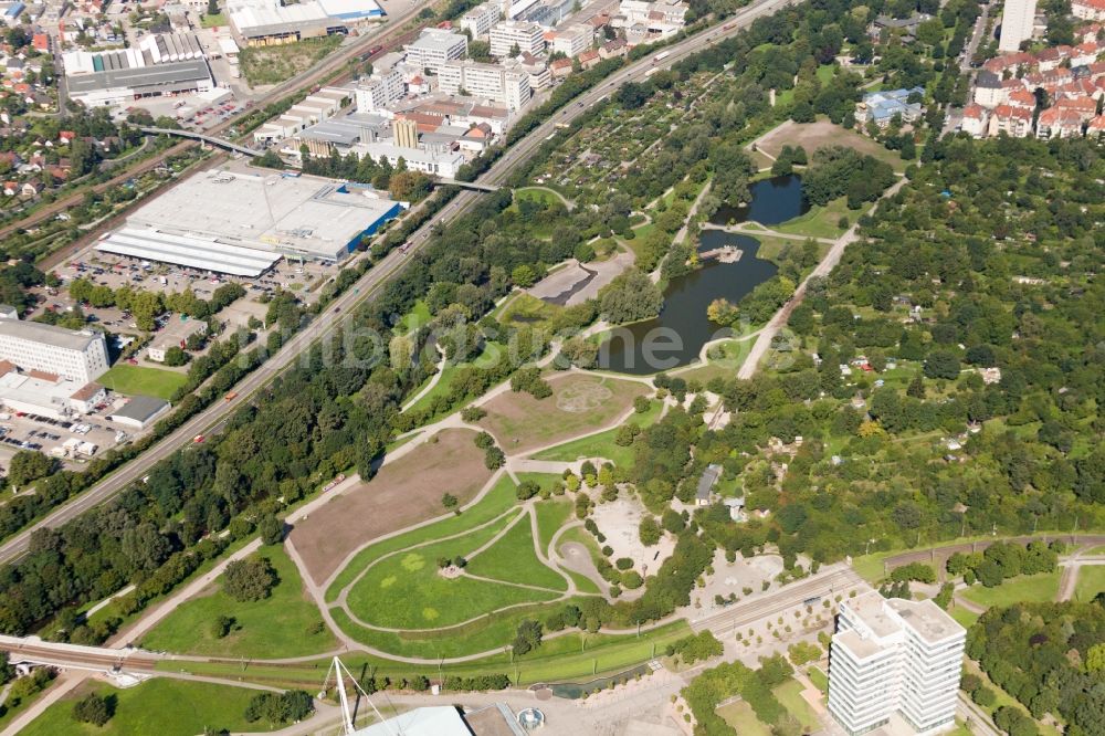 Karlsruhe von oben - Parkanlage Günther-Klotz-Anlage im Ortsteil Südweststadt in Karlsruhe im Bundesland Baden-Württemberg, Deutschland