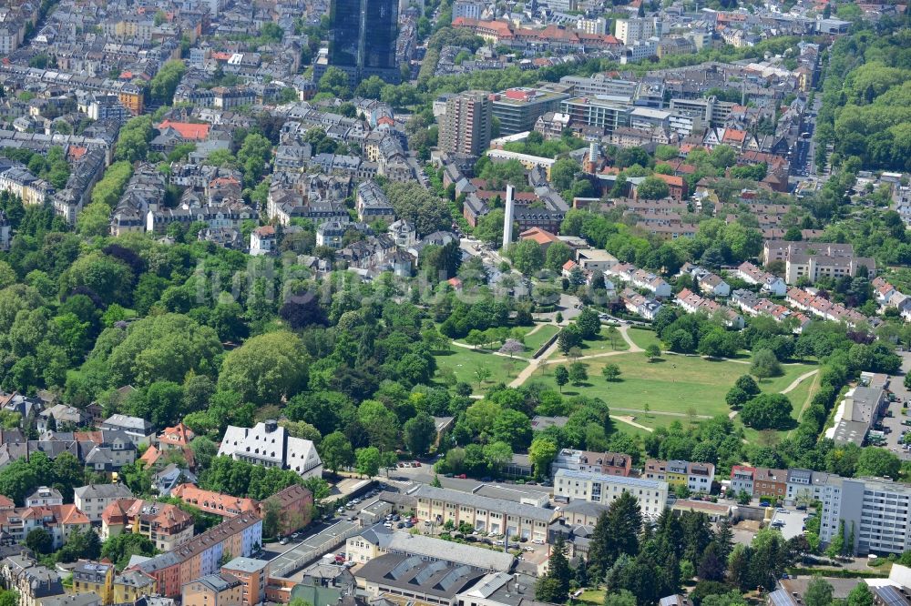 Frankfurt am Main von oben - Parkanlage des Günthersburgpark in Frankfurt am Main im Bundesland Hessen