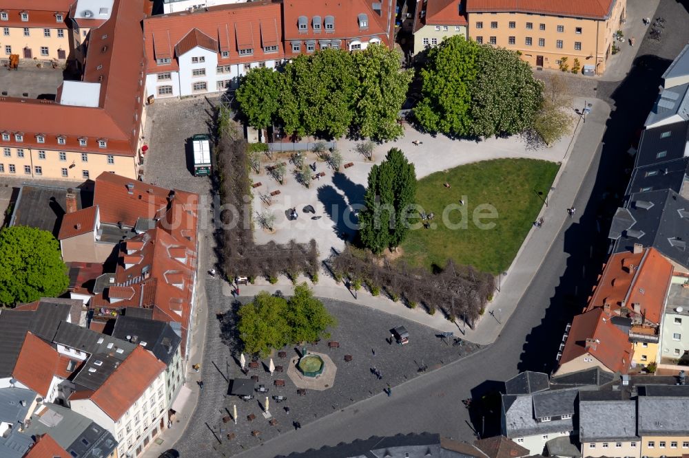 Luftbild Weimar - Parkanlage und Goethebrunnen am Frauenplan in Weimar im Bundesland Thüringen, Deutschland