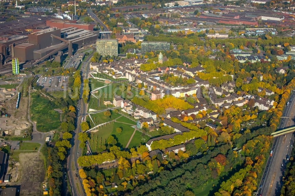 Luftbild Duisburg - Parkanlage am Grüngürtel Nord in Bruckhausen in Duisburg im Bundesland Nordrhein-Westfalen