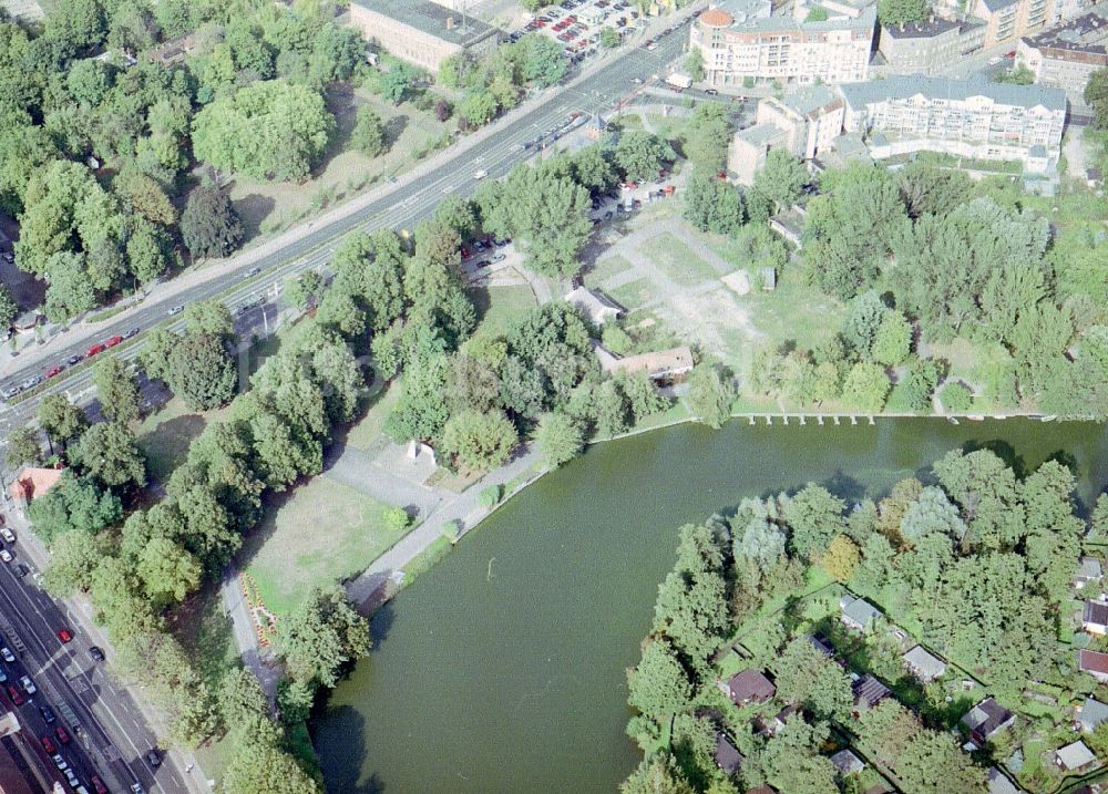 Luftaufnahme Berlin - Parkanlage und Grundstück Am Generalshof am Ufer der Alten Spree in Berlin - Köpenick in Berlin