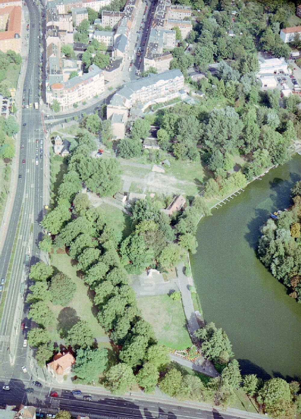 Luftbild Berlin - Parkanlage und Grundstück Am Generalshof am Ufer der Alten Spree in Berlin - Köpenick in Berlin