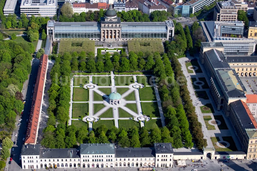 München von oben - Parkanlage Hofgarten mit Dianatempel in der Altstadt in München im Bundesland Bayern, Deutschland