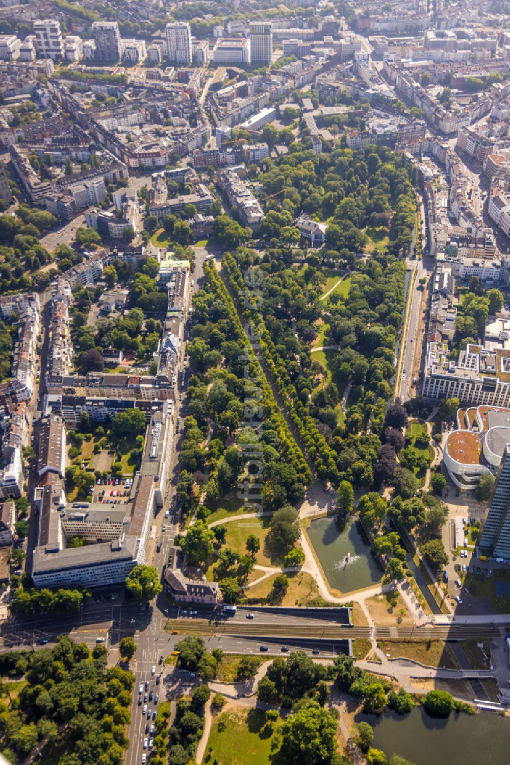 Luftaufnahme Düsseldorf - Parkanlage Hofgarten in Düsseldorf im Bundesland Nordrhein-Westfalen, Deutschland