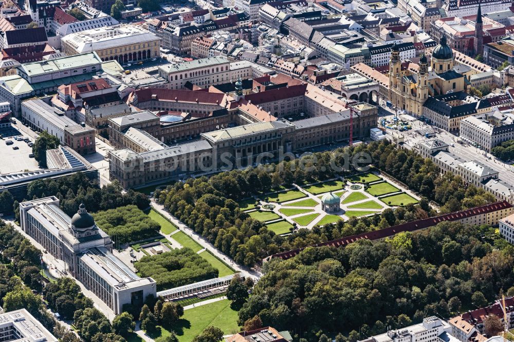 München aus der Vogelperspektive: Parkanlage Hofgarten in München im Bundesland Bayern, Deutschland