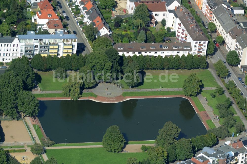 Luftaufnahme Bremerhaven - Parkanlage Holzhafen in Bremerhaven im Bundesland Bremen