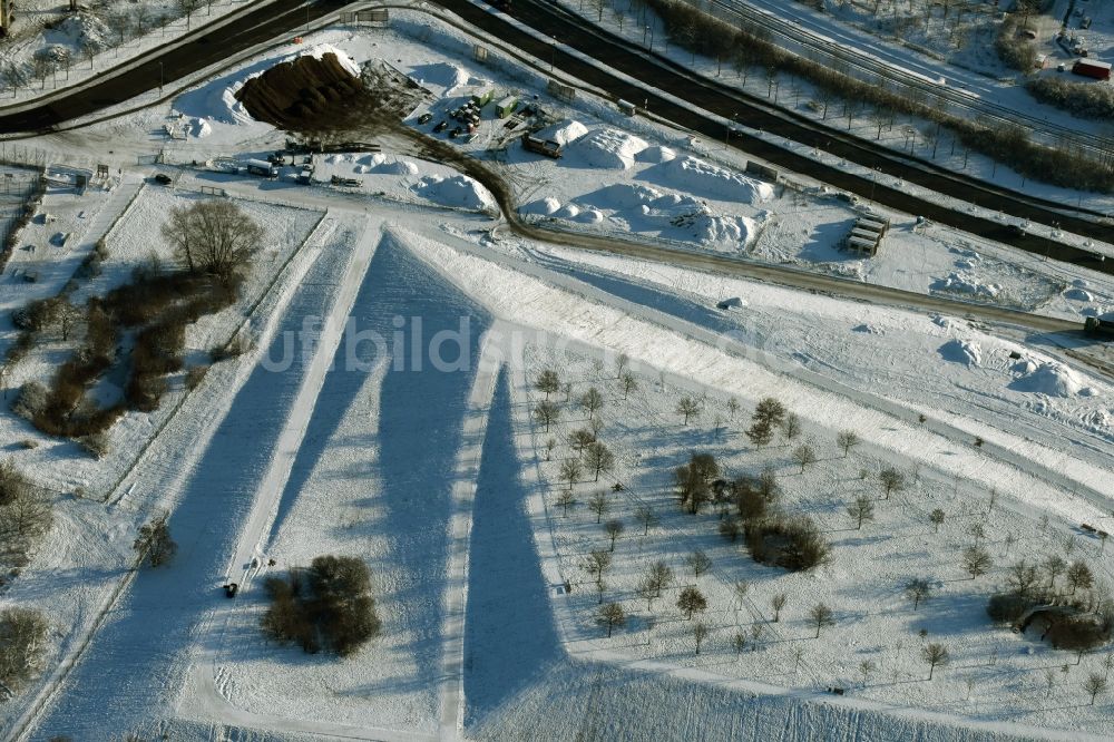 Luftbild Berlin - Parkanlage des Jelena-Santic-Friedensparkes an der Hellersdorfer Straße in Berlin