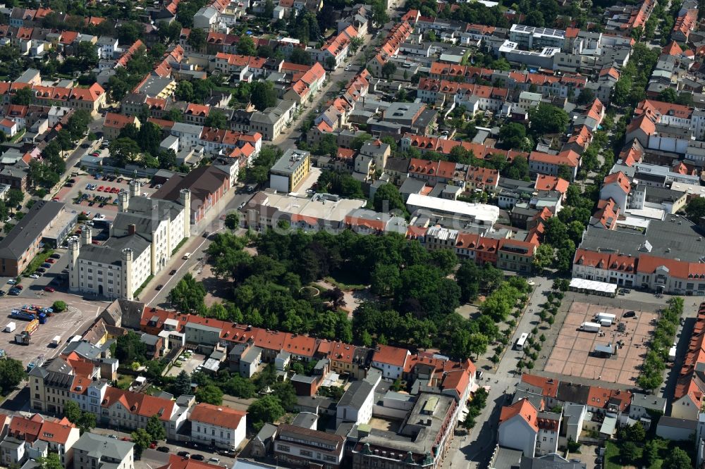 Bernburg (Saale) aus der Vogelperspektive: Parkanlage des Karlsplatzes in Bernburg (Saale) im Bundesland Sachsen-Anhalt