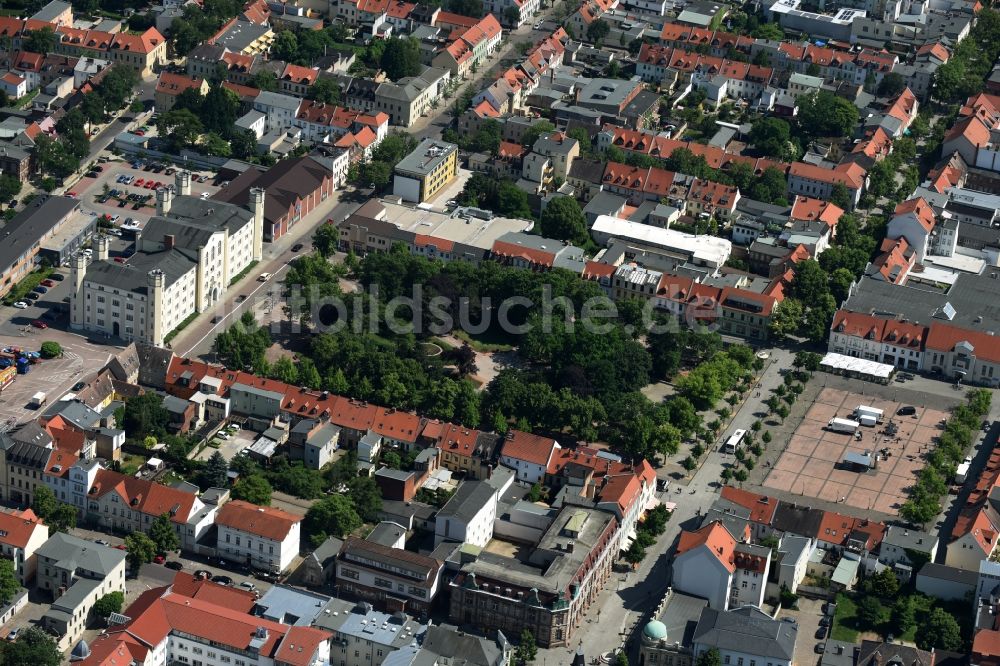 Luftbild Bernburg (Saale) - Parkanlage des Karlsplatzes in Bernburg (Saale) im Bundesland Sachsen-Anhalt