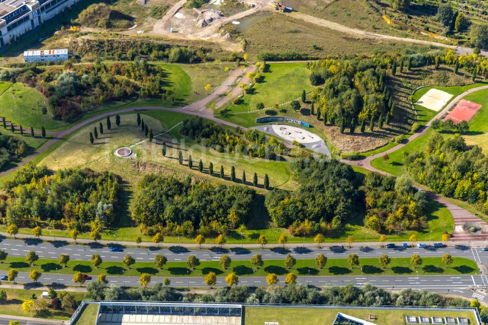 Luftaufnahme Essen - Parkanlage Krupp Park im Bereich des neuen Krupp-Gürtels im Westen der Innenstadt von Essen im Bundesland Nordrhein-Westfalen