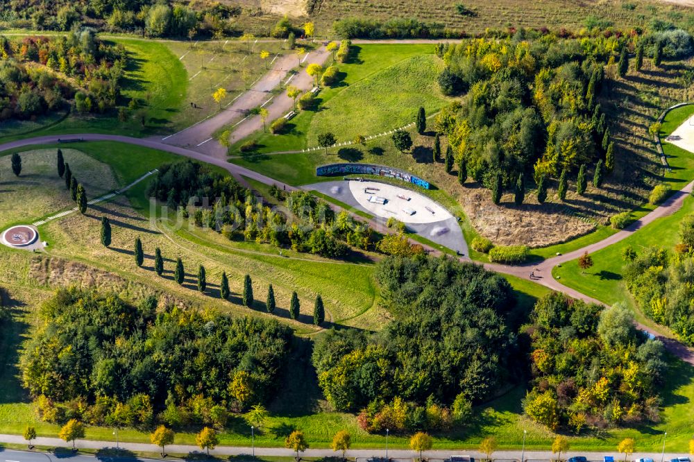 Essen von oben - Parkanlage Krupp Park im Bereich des neuen Krupp-Gürtels im Westen der Innenstadt von Essen im Bundesland Nordrhein-Westfalen