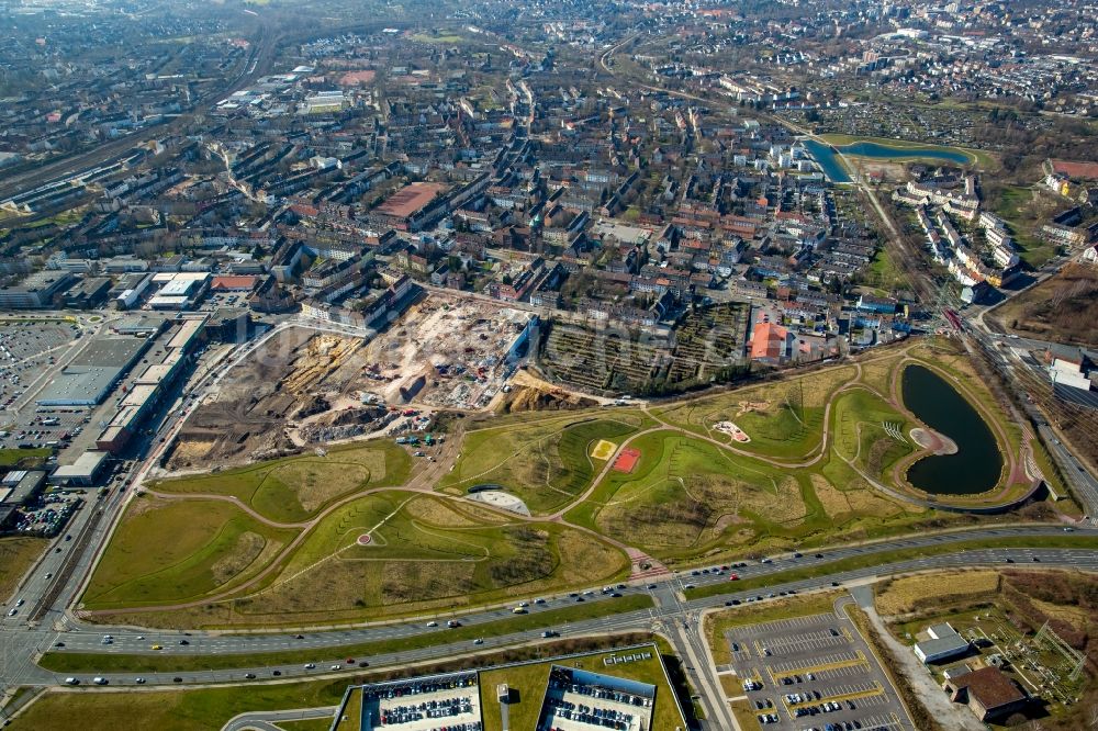 Essen von oben - Parkanlage Krupp Park mit Teich im Westen der Innenstadt von Essen im Bundesland Nordrhein-Westfalen