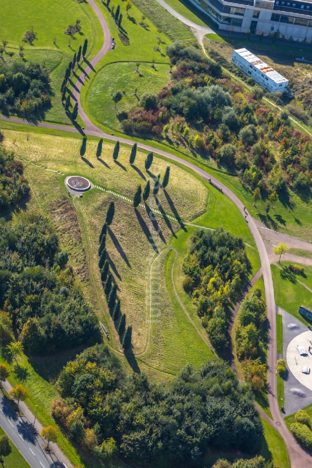 Luftaufnahme Essen - Parkanlage Krupp Park mit Teich im Westen der Innenstadt von Essen im Bundesland Nordrhein-Westfalen