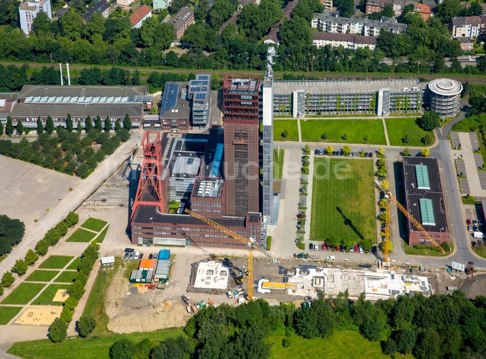 Gelsenkirchen aus der Vogelperspektive: Parkanlage Nordsternpark, ein Landschaftspark auf dem Gelände der ehemaligen Zeche Nordstern in Gelsenkirchen im Bundesland Nordrhein-Westfalen