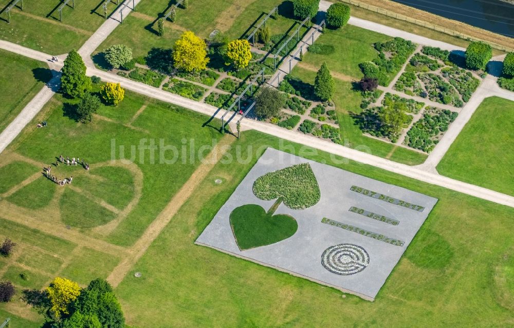 Gelsenkirchen aus der Vogelperspektive: Parkanlage Nordsternpark, ein Landschaftspark auf dem Gelände der ehemaligen Zeche Nordstern in Gelsenkirchen im Bundesland Nordrhein-Westfalen