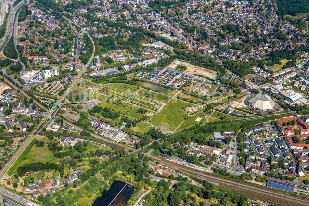 Oberhausen aus der Vogelperspektive: Parkanlage OLGA-Park auf dem Gelände der ehemaligen Zeche Osterfeld in Oberhausen im Bundesland Nordrhein-Westfalen, Deutschland