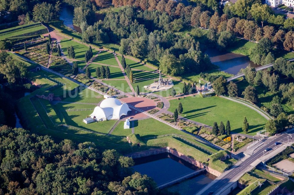 Jülich aus der Vogelperspektive: Parkanlage Pulvermagazin Jülich / Brückenkopfpark in Jülich im Bundesland Nordrhein-Westfalen, Deutschland