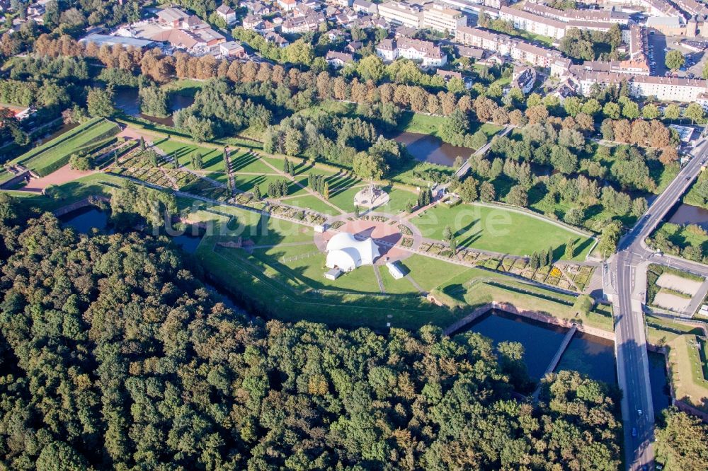 Luftaufnahme Jülich - Parkanlage Pulvermagazin Jülich / Brückenkopfpark in Jülich im Bundesland Nordrhein-Westfalen, Deutschland