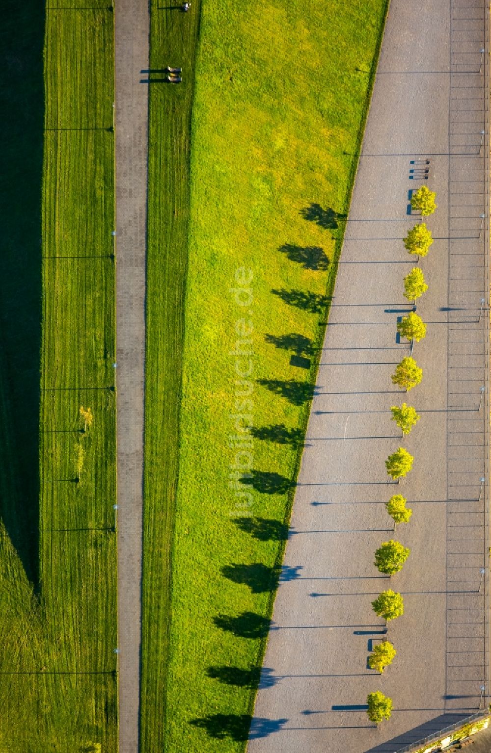 Luftbild Duisburg - Parkanlage Rheinpark in Duisburg im Bundesland Nordrhein-Westfalen