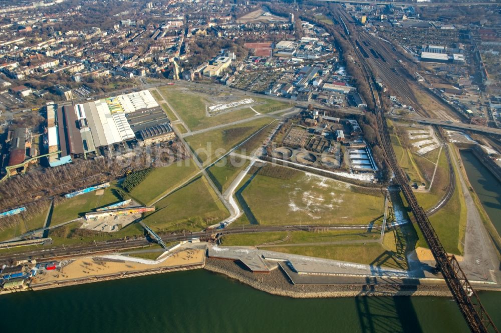 Duisburg von oben - Parkanlage Rheinpark im Ortsteil Duisburg Mitte in Duisburg im Bundesland Nordrhein-Westfalen