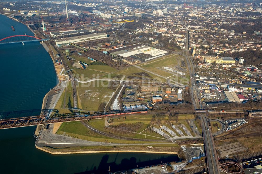 Duisburg aus der Vogelperspektive: Parkanlage Rheinpark im Ortsteil Duisburg Mitte in Duisburg im Bundesland Nordrhein-Westfalen