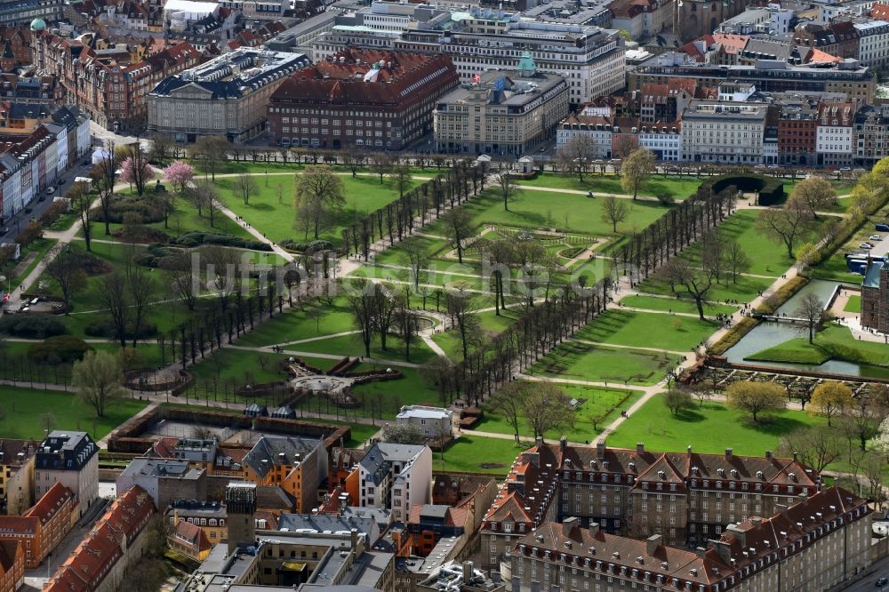 Kopenhagen von oben - Parkanlage Rosenborg Schloss Garten in Kopenhagen in Region Hovedstaden, Dänemark