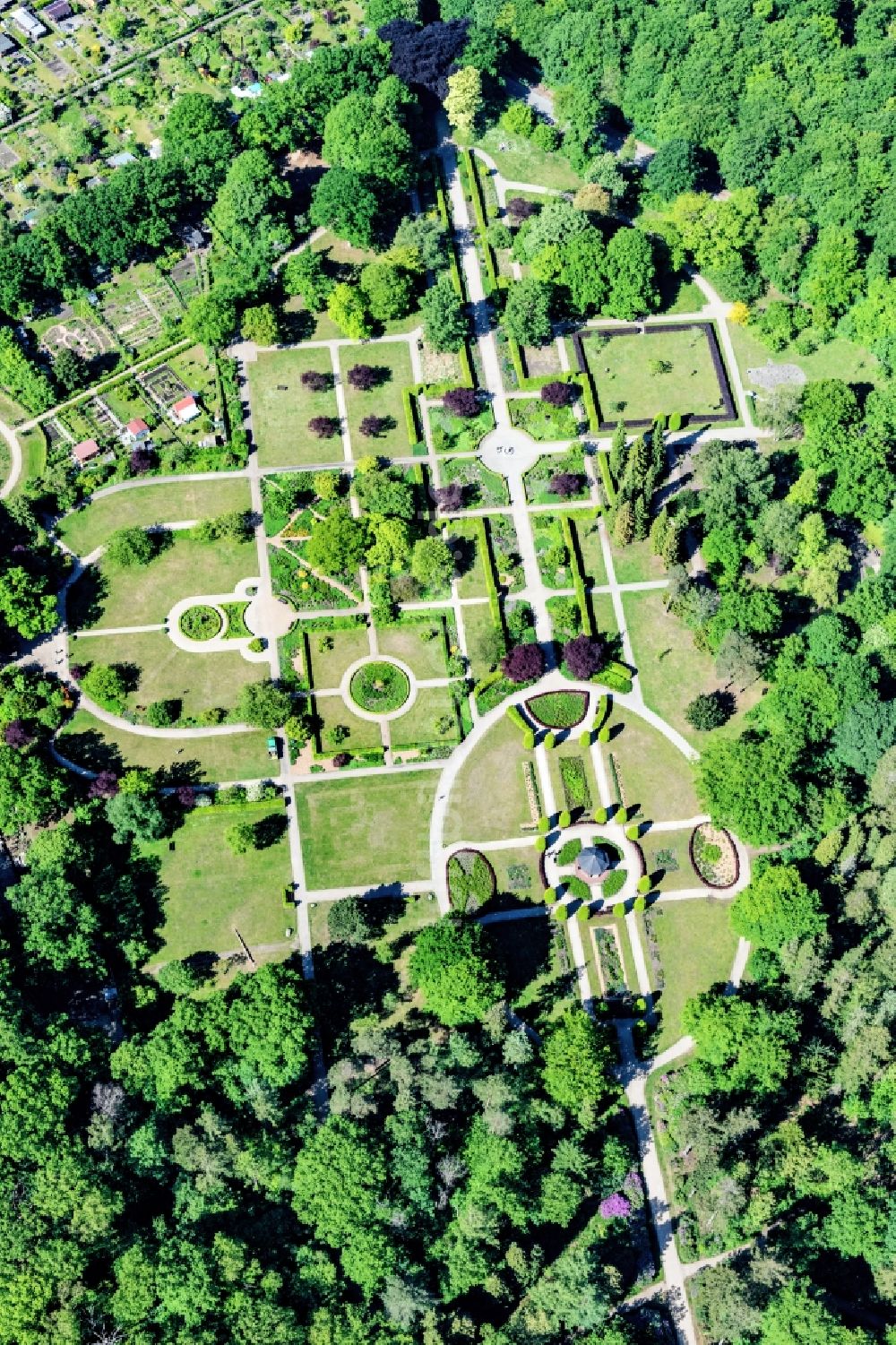 Hamburg von oben - Parkanlage des Rosengarten im Volkspark entlang der August-Kirch-Straße im Ortsteil Bahrenfeld in Hamburg, Deutschland