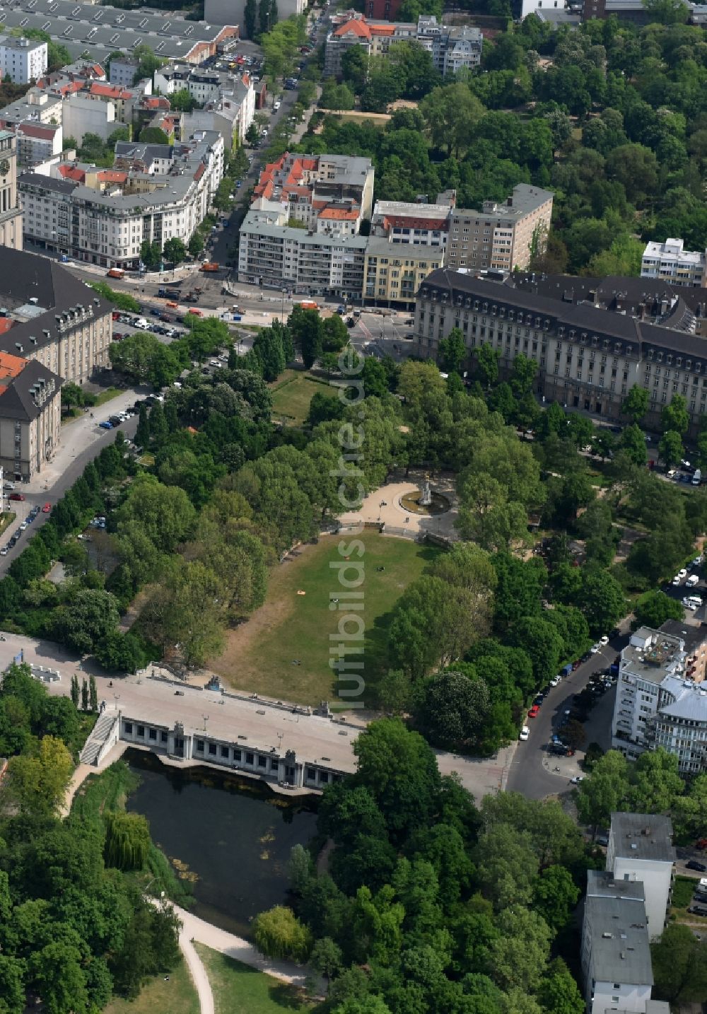 Luftaufnahme Berlin - Parkanlage Rudolph-Wilde-Park im Bezirk Schöneberg in Berlin