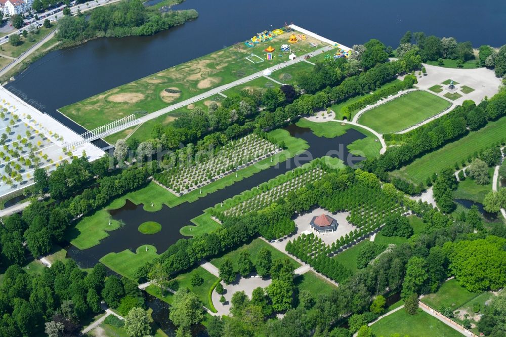 Luftbild Schwerin - Parkanlage des Schlossgarten an der Burgseestraße in Schwerin im Bundesland Mecklenburg-Vorpommern, Deutschland