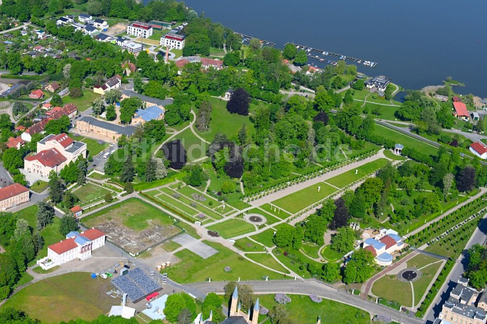 Luftaufnahme Neustrelitz - Parkanlage des Schlossgarten Neustrelitz in Neustrelitz im Bundesland Mecklenburg-Vorpommern, Deutschland