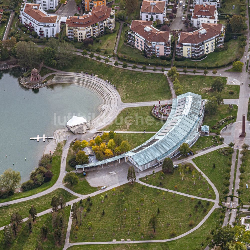 Freiburg im Breisgau von oben  Parkanlage Seepark mit Flückigersee auf