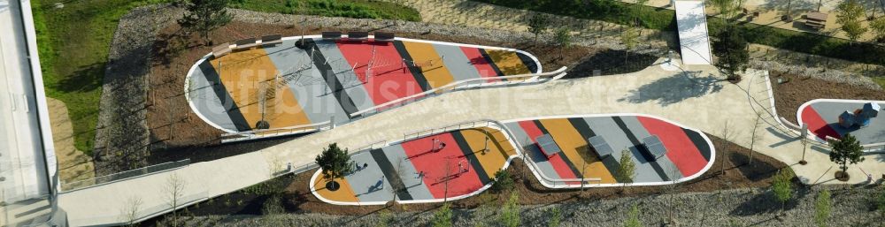 Boulogne-Billancourt von oben - Parkanlage und Spielplatz mit Sandflächen an der Allee George Askinazi in Boulogne-Billancourt in Ile-de-France, Frankreich