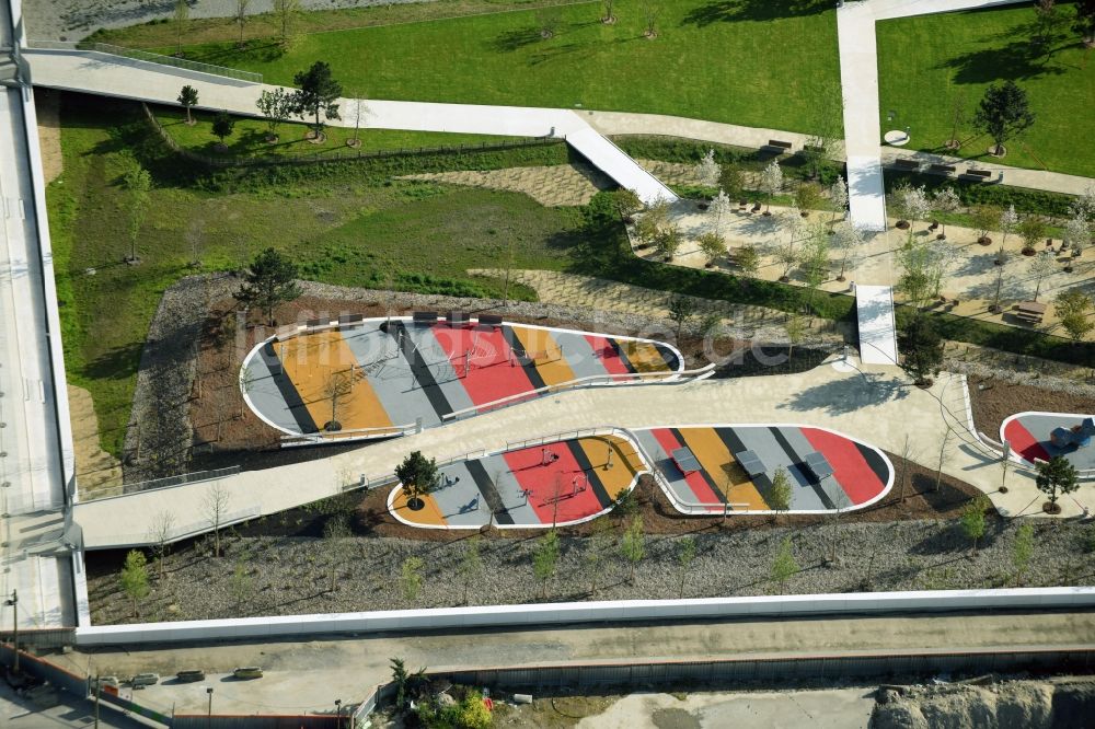 Boulogne-Billancourt aus der Vogelperspektive: Parkanlage und Spielplatz mit Sandflächen an der Allee George Askinazi in Boulogne-Billancourt in Ile-de-France, Frankreich