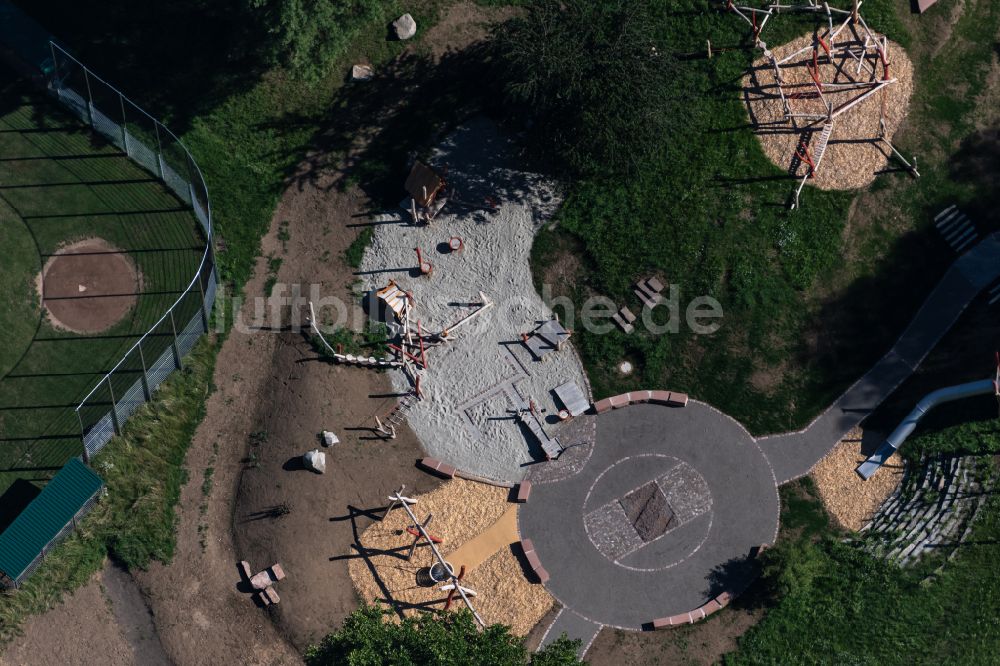 Freiburg im Breisgau aus der Vogelperspektive: Parkanlage und Spielplatz mit Sandflächen im Dietenbachpark in Freiburg im Breisgau im Bundesland Baden-Württemberg, Deutschland