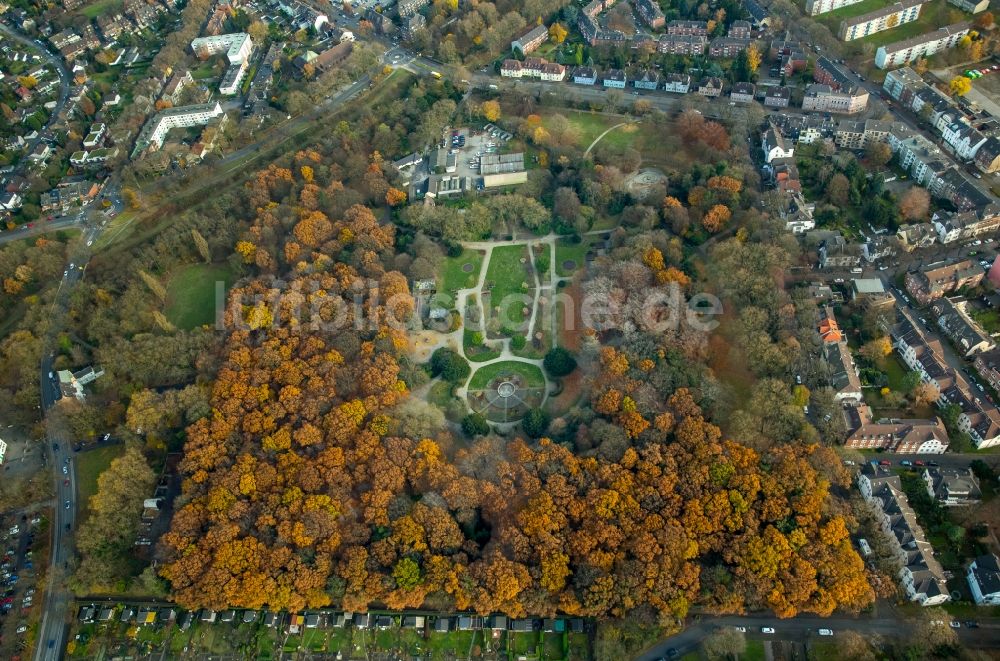 Luftbild Duisburg - Parkanlage und Spielplatz mit Sandflächen im Ortsteil Hamborn in Duisburg im Bundesland Nordrhein-Westfalen