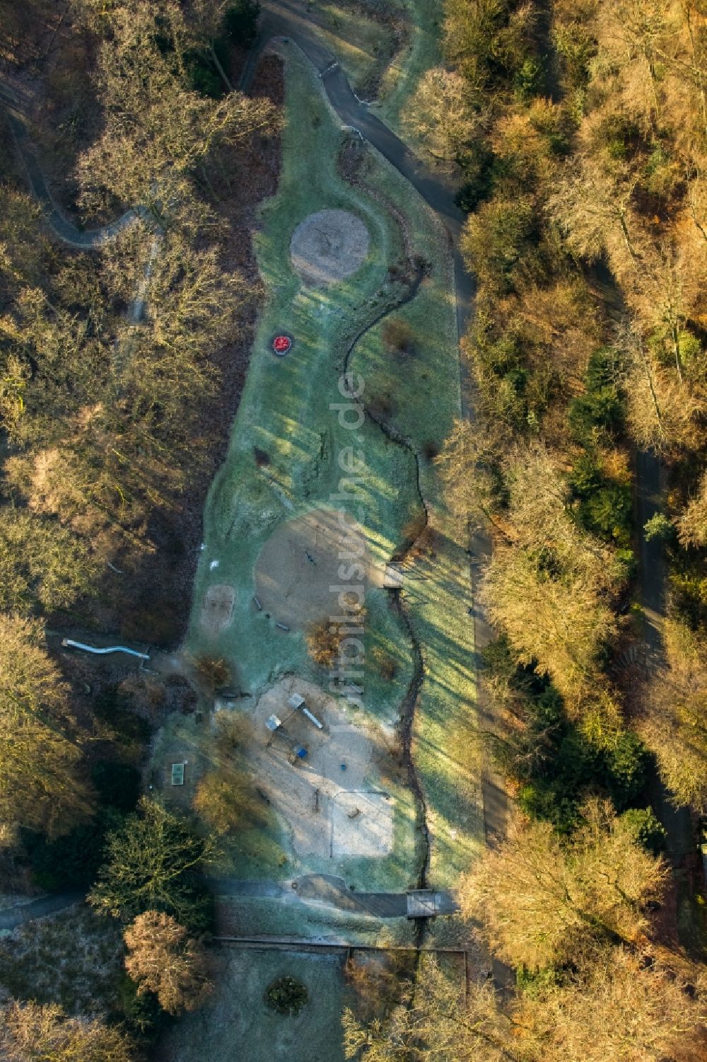 Bochum von oben - Parkanlage und Spielplatz mit Sandflächen Spelbergs Busch im Ortsteil Wattenscheid in Bochum im Bundesland Nordrhein-Westfalen