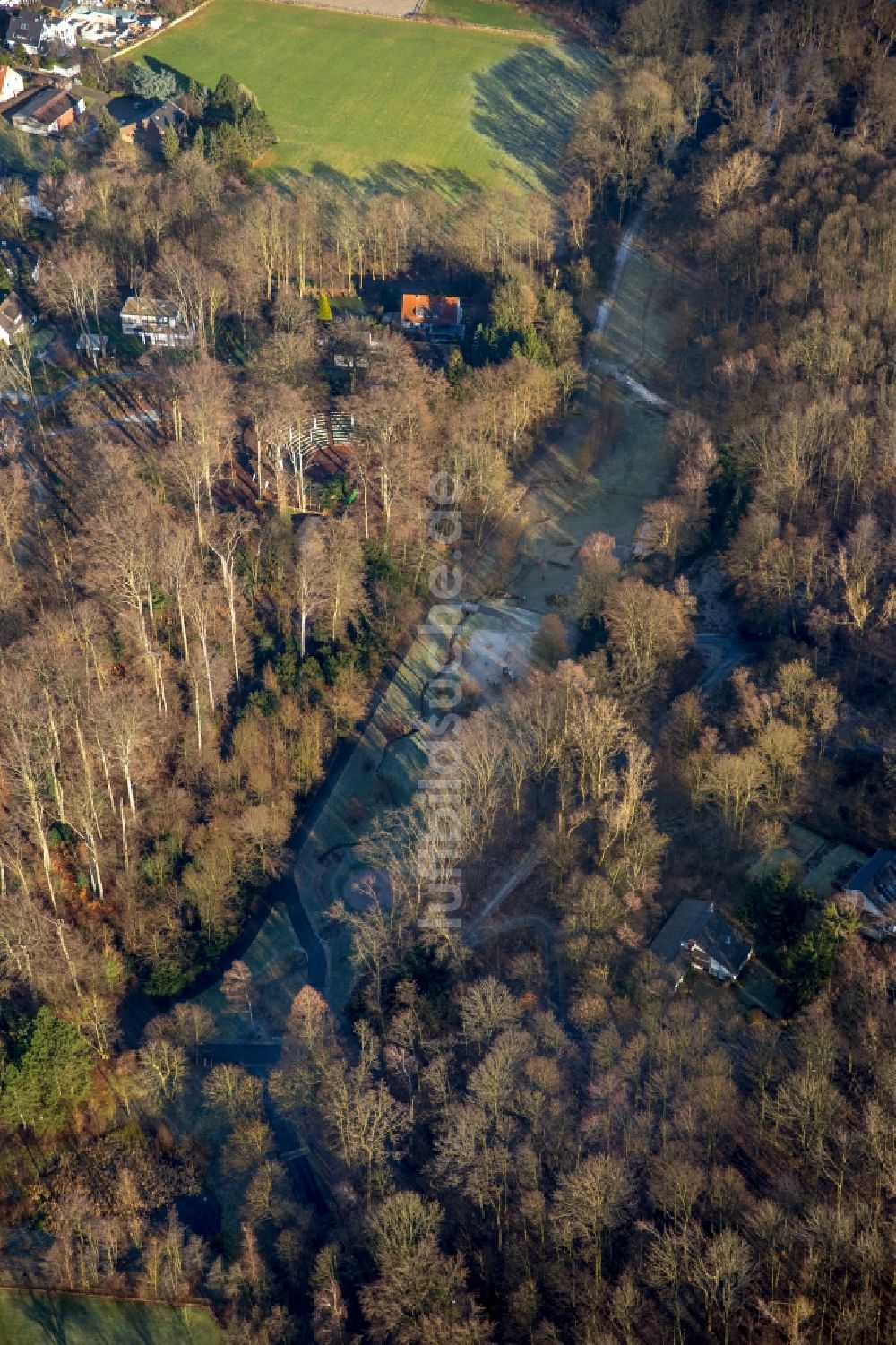 Luftaufnahme Bochum - Parkanlage und Spielplatz mit Sandflächen Spelbergs Busch im Ortsteil Wattenscheid in Bochum im Bundesland Nordrhein-Westfalen