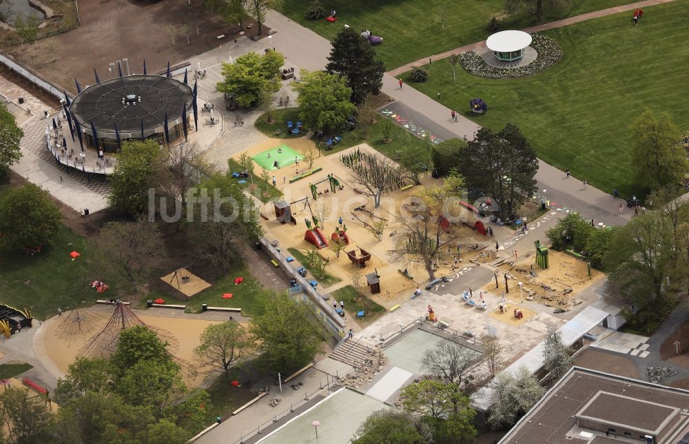 Luftaufnahme Erfurt - Parkanlage und Spielplatz mit Sandflächen Spiel- und Erlebniswelt GärtnerReich im egapark in Erfurt im Bundesland Thüringen, Deutschland