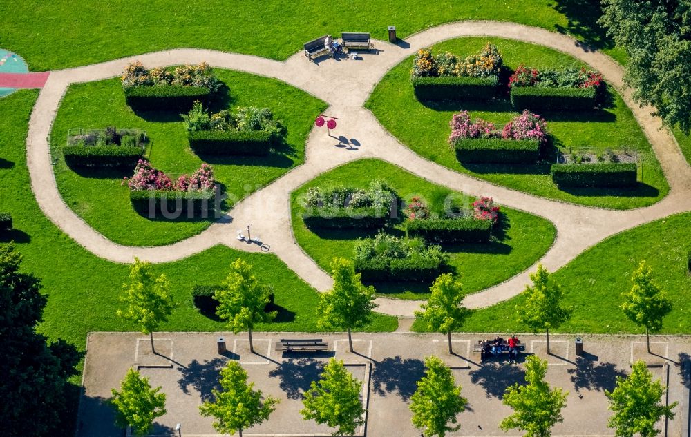 Bochum aus der Vogelperspektive: Parkanlage Springerplatz in Bochum im Bundesland Nordrhein-Westfalen