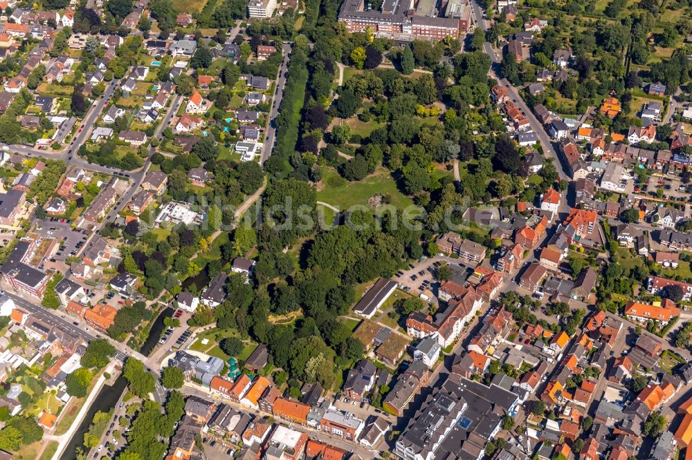 Luftbild Ahlen - Parkanlage des Stadtpark in Ahlen im Bundesland Nordrhein-Westfalen, Deutschland