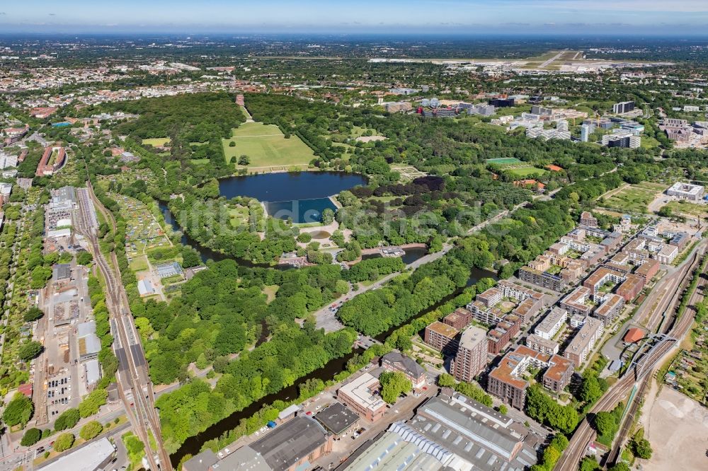 Hamburg aus der Vogelperspektive: Parkanlage am Stadtparksee in Hamburg, Deutschland