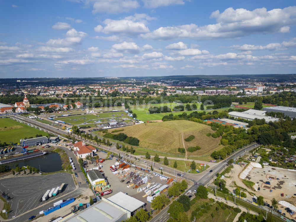 Luftaufnahme Dresden - Parkanlage Trümmerberg Friedrichstadt in Dresden im Bundesland Sachsen, Deutschland