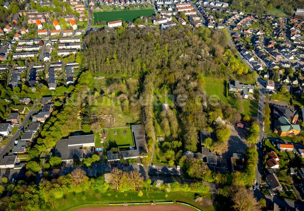 Luftaufnahme Hamm - Parkanlage und Waldstück mit dem Freibadgelände und der Familienoase im Stadtteil Heessen in Hamm im Bundesland Nordrhein-Westfalen