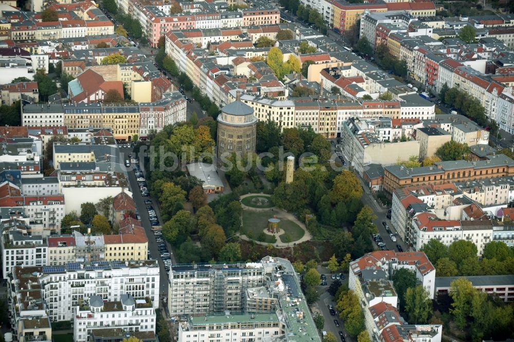 Luftaufnahme Berlin - Parkanlage Wasserturm Knaackstraße im Prenzlauer Berg in Berlin